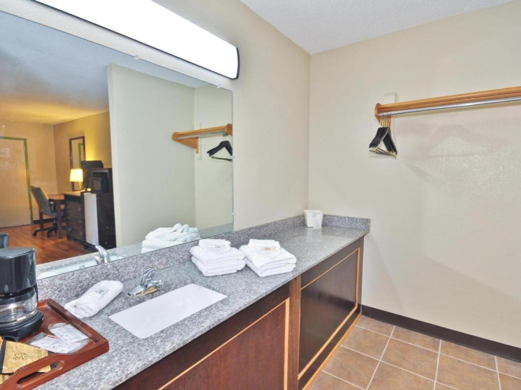 Country Hearth Inn & Suites Marietta Smyrna Exterior foto